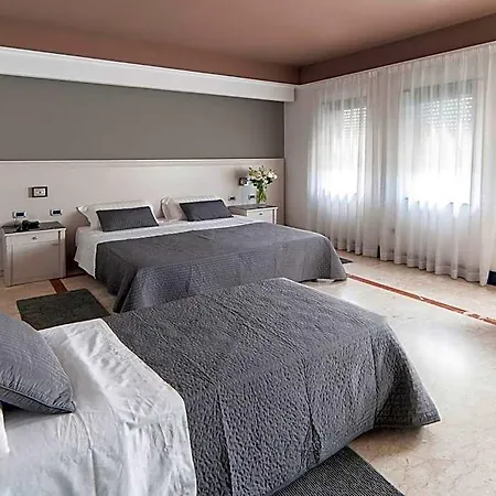Giulia Ocean Club מלון